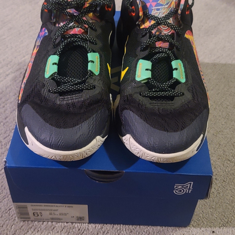 Nike GS 6.5Y Giannis Imortality 2 Multi